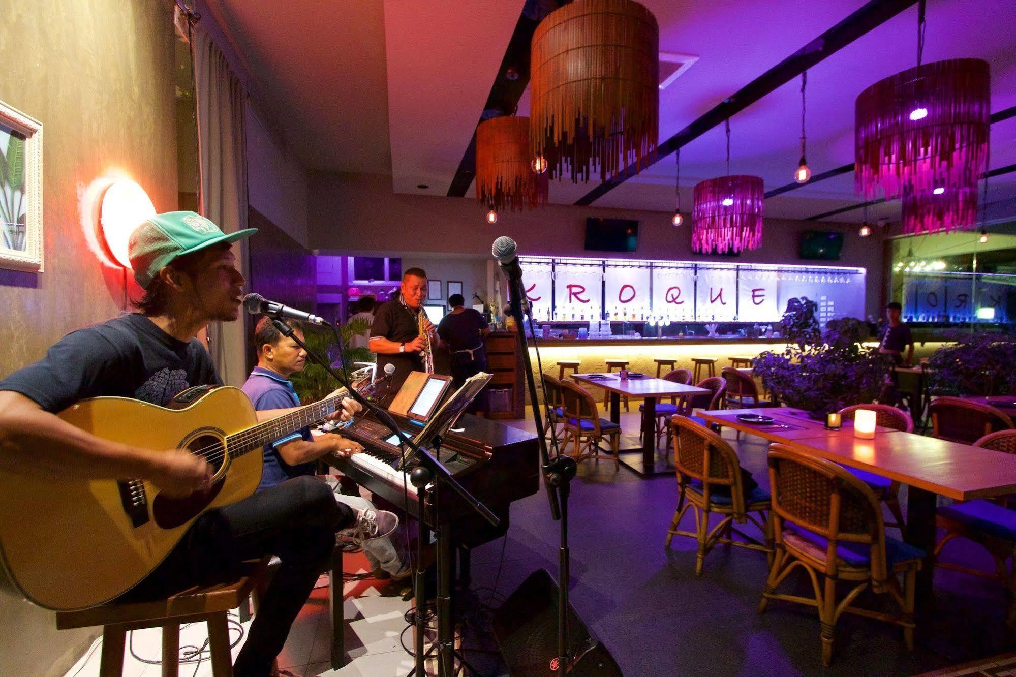 Kroque Boutique & Bistro Ang Sila Exteriör bild