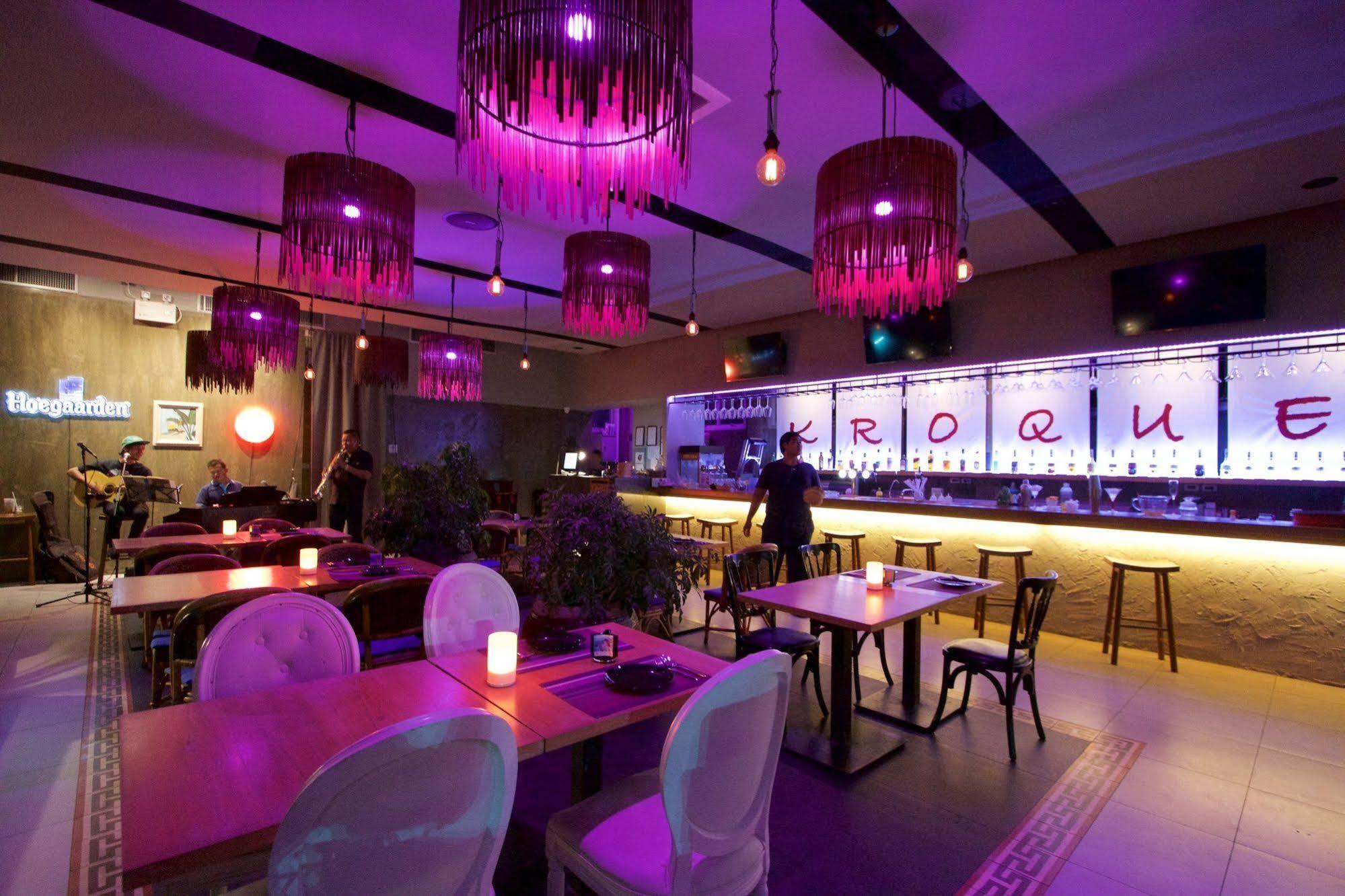 Kroque Boutique & Bistro Ang Sila Exteriör bild